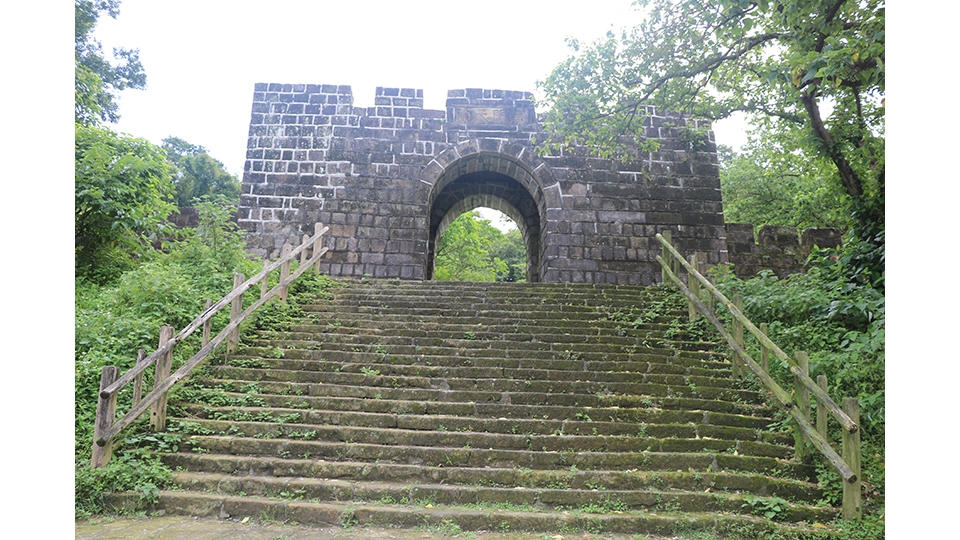 二沙灣砲台前之城門是自1841年便存在的城門遺跡， 至1884年經過台灣巡撫劉銘傳所修建，目前列為國家一級古蹟。